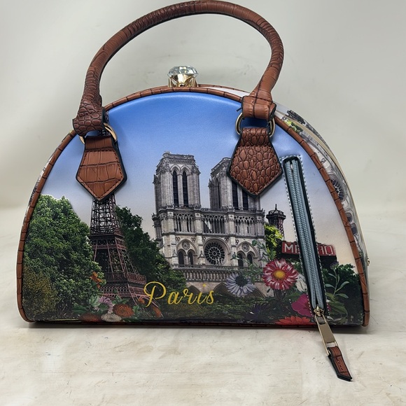 Beautiful Medium Paris handbag - Picture 3 of 13